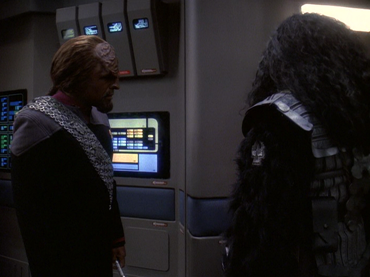 extant_StarTrek_DS9_5x21-SoldiersOfTheEmpire_00217.jpg
