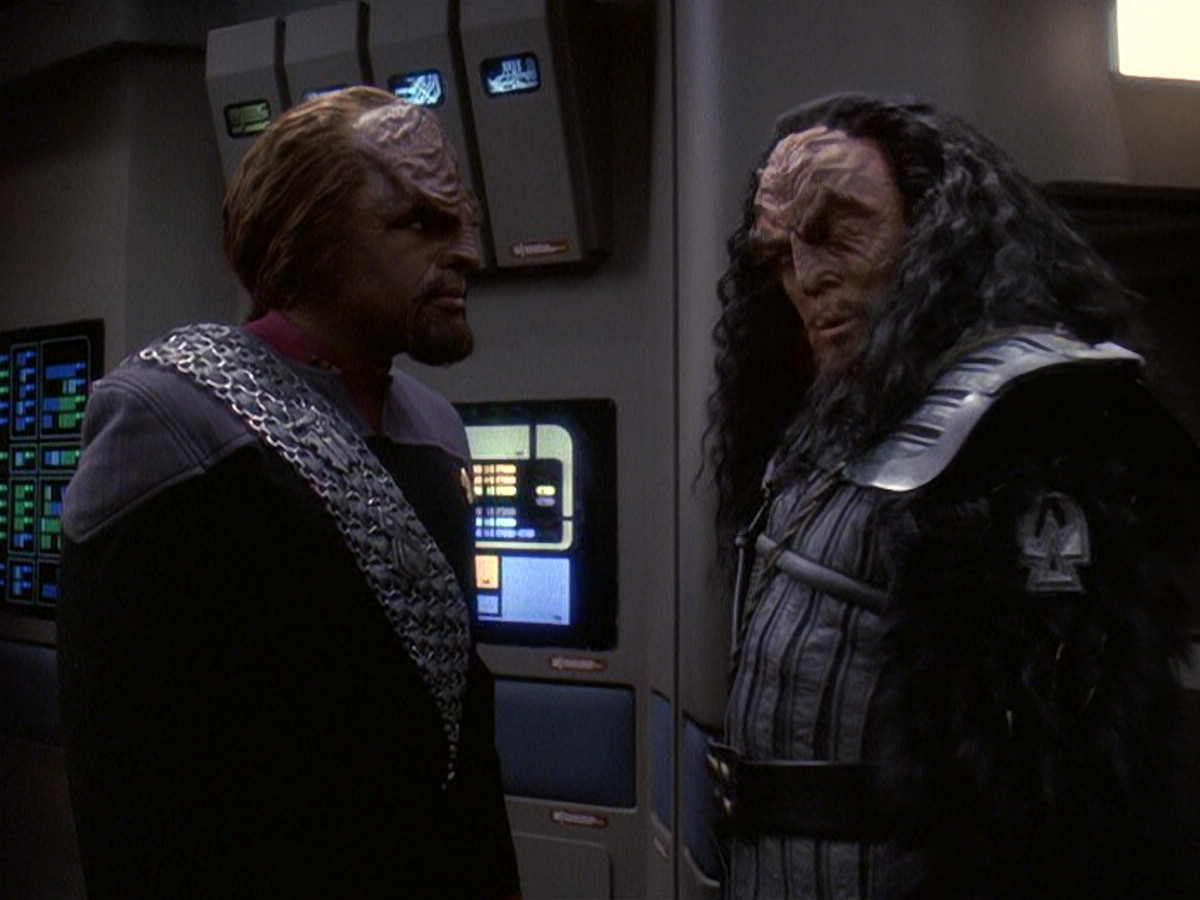extant_StarTrek_DS9_5x21-SoldiersOfTheEmpire_00224.jpg