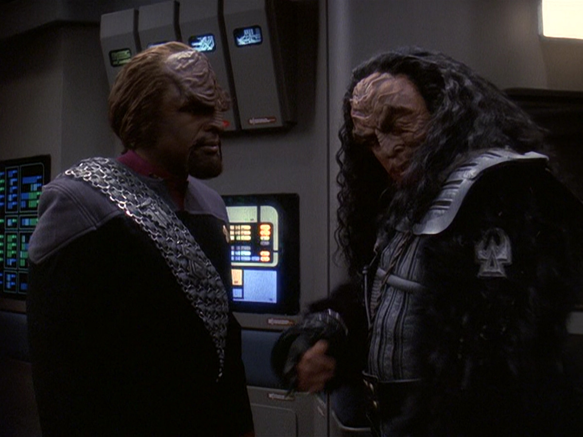 extant_StarTrek_DS9_5x21-SoldiersOfTheEmpire_00225.jpg