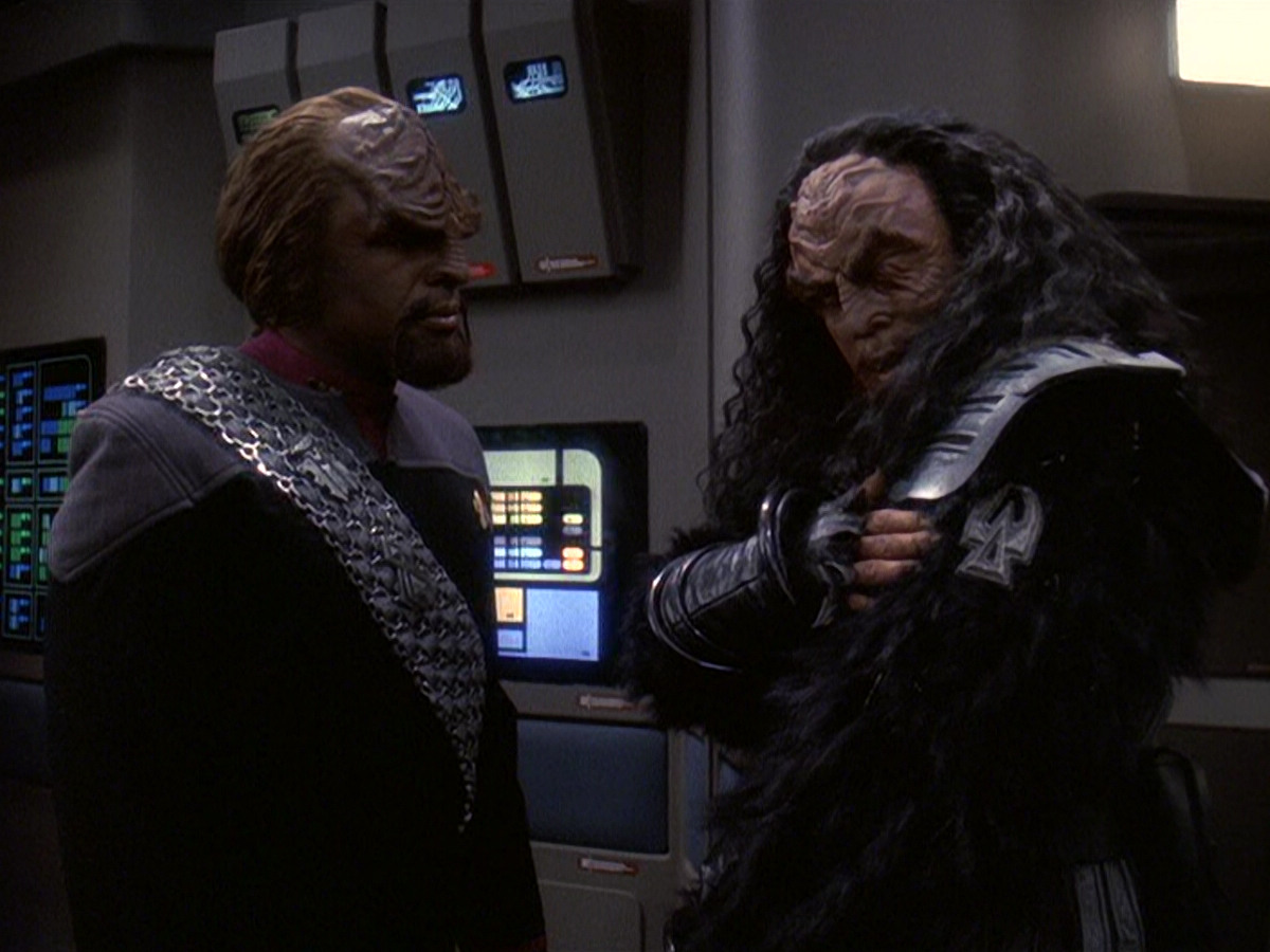 extant_StarTrek_DS9_5x21-SoldiersOfTheEmpire_00227.jpg