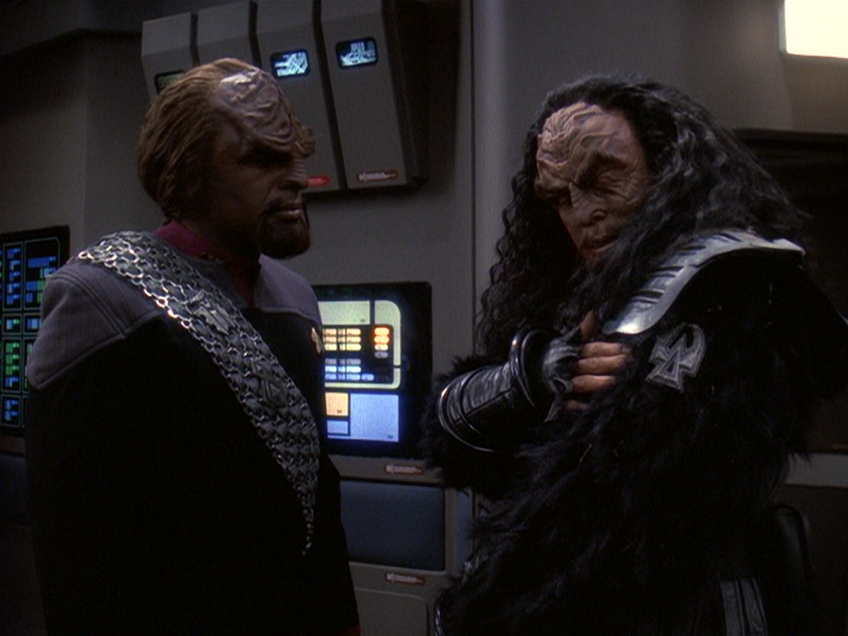 extant_StarTrek_DS9_5x21-SoldiersOfTheEmpire_00228.jpg