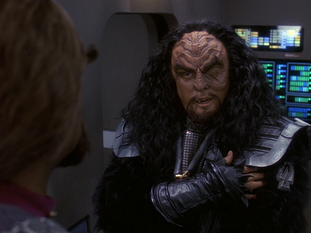 extant_StarTrek_DS9_5x21-SoldiersOfTheEmpire_00233.jpg
