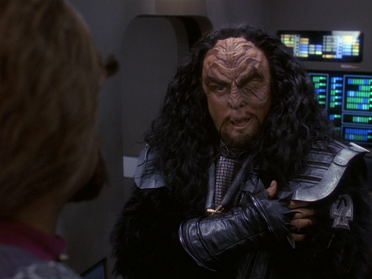 extant_StarTrek_DS9_5x21-SoldiersOfTheEmpire_00234.jpg