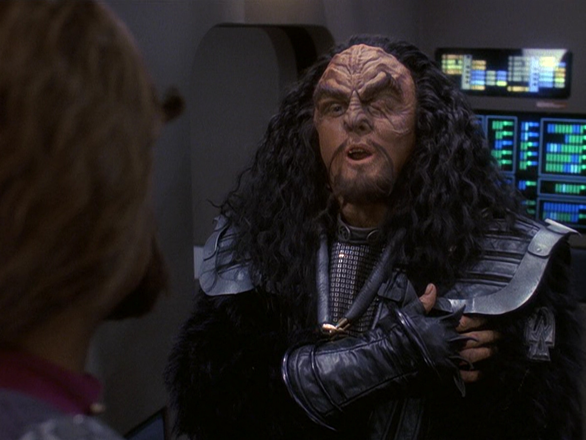 extant_StarTrek_DS9_5x21-SoldiersOfTheEmpire_00236.jpg