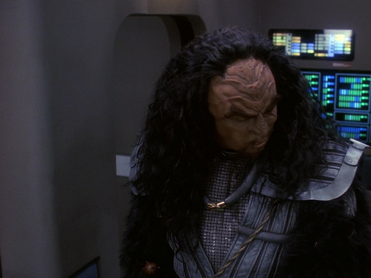 extant_StarTrek_DS9_5x21-SoldiersOfTheEmpire_00256.jpg
