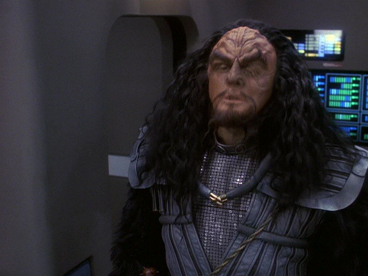 extant_StarTrek_DS9_5x21-SoldiersOfTheEmpire_00265.jpg
