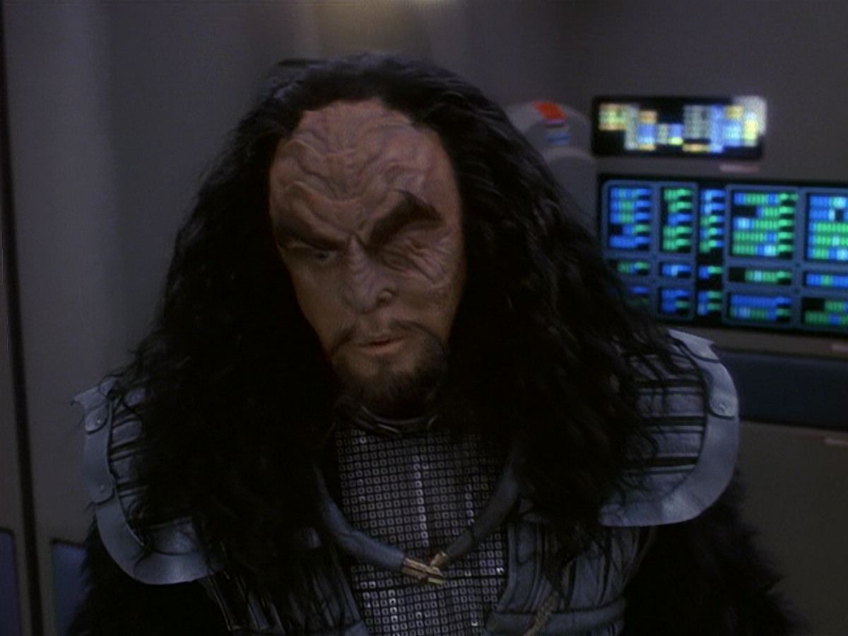 extant_StarTrek_DS9_5x21-SoldiersOfTheEmpire_00272.jpg
