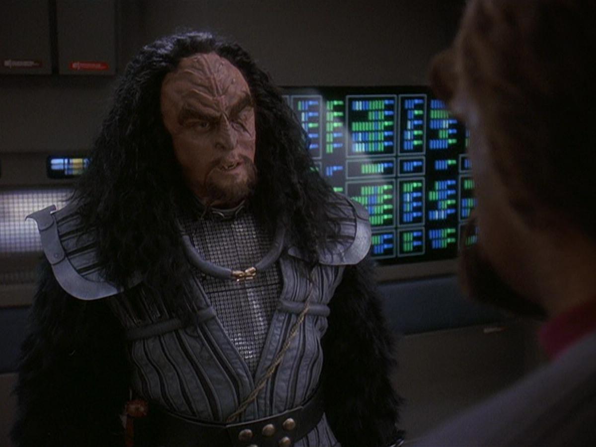 extant_StarTrek_DS9_5x21-SoldiersOfTheEmpire_00300.jpg