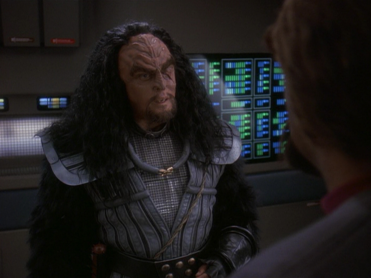extant_StarTrek_DS9_5x21-SoldiersOfTheEmpire_00332.jpg