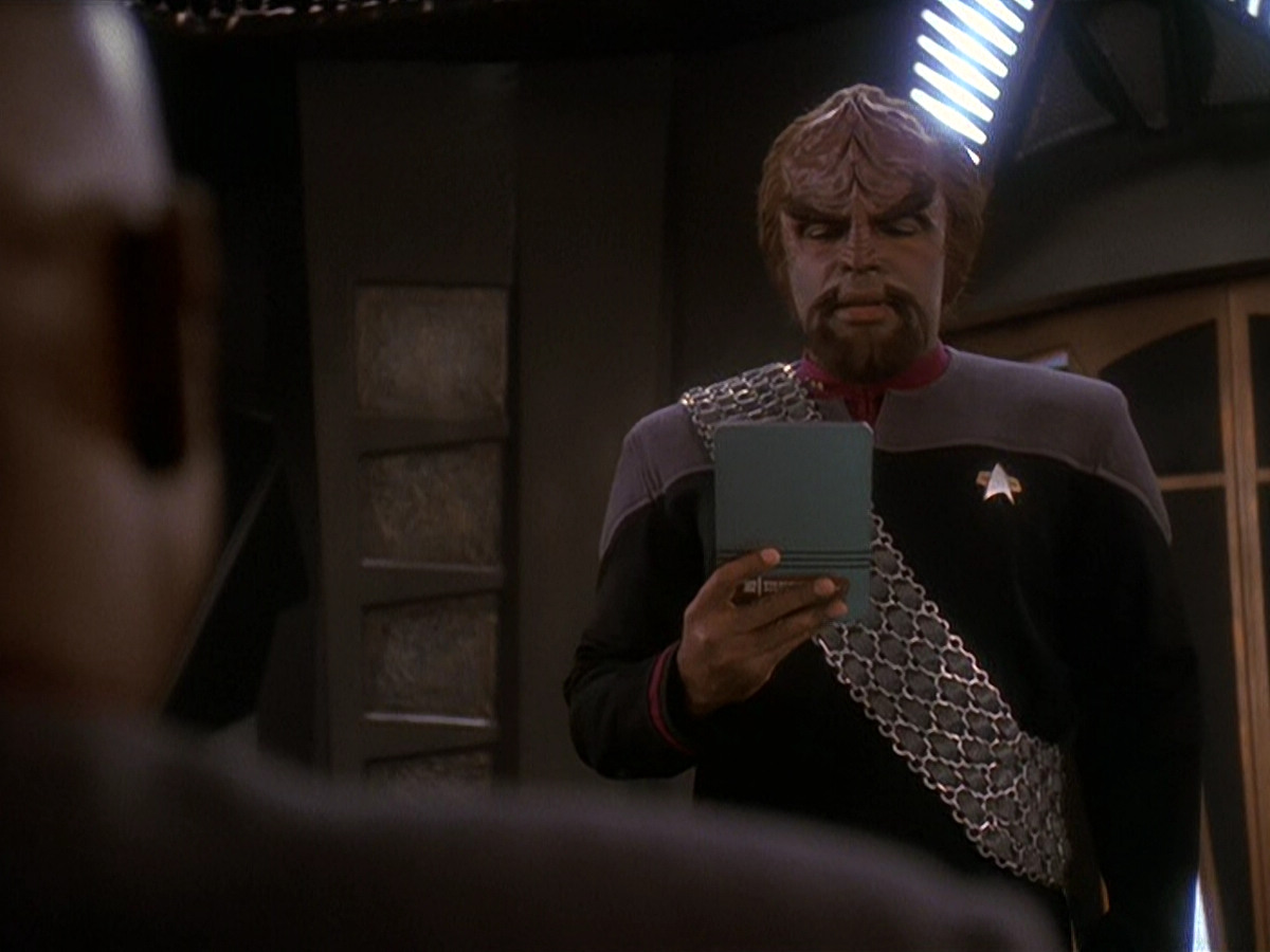 extant_StarTrek_DS9_5x21-SoldiersOfTheEmpire_00711.jpg