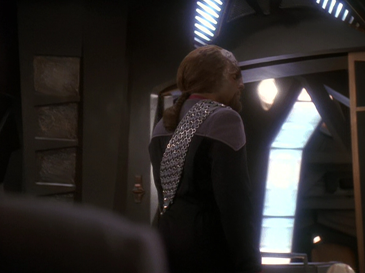 extant_StarTrek_DS9_5x21-SoldiersOfTheEmpire_00716.jpg