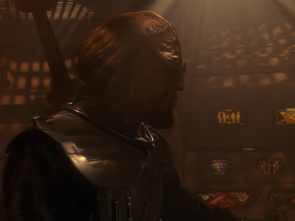 extant_StarTrek_DS9_5x21-SoldiersOfTheEmpire_01420.jpg