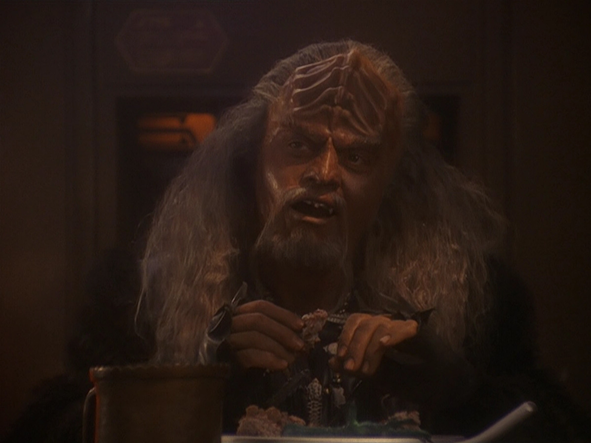 extant_StarTrek_DS9_5x21-SoldiersOfTheEmpire_01539.jpg