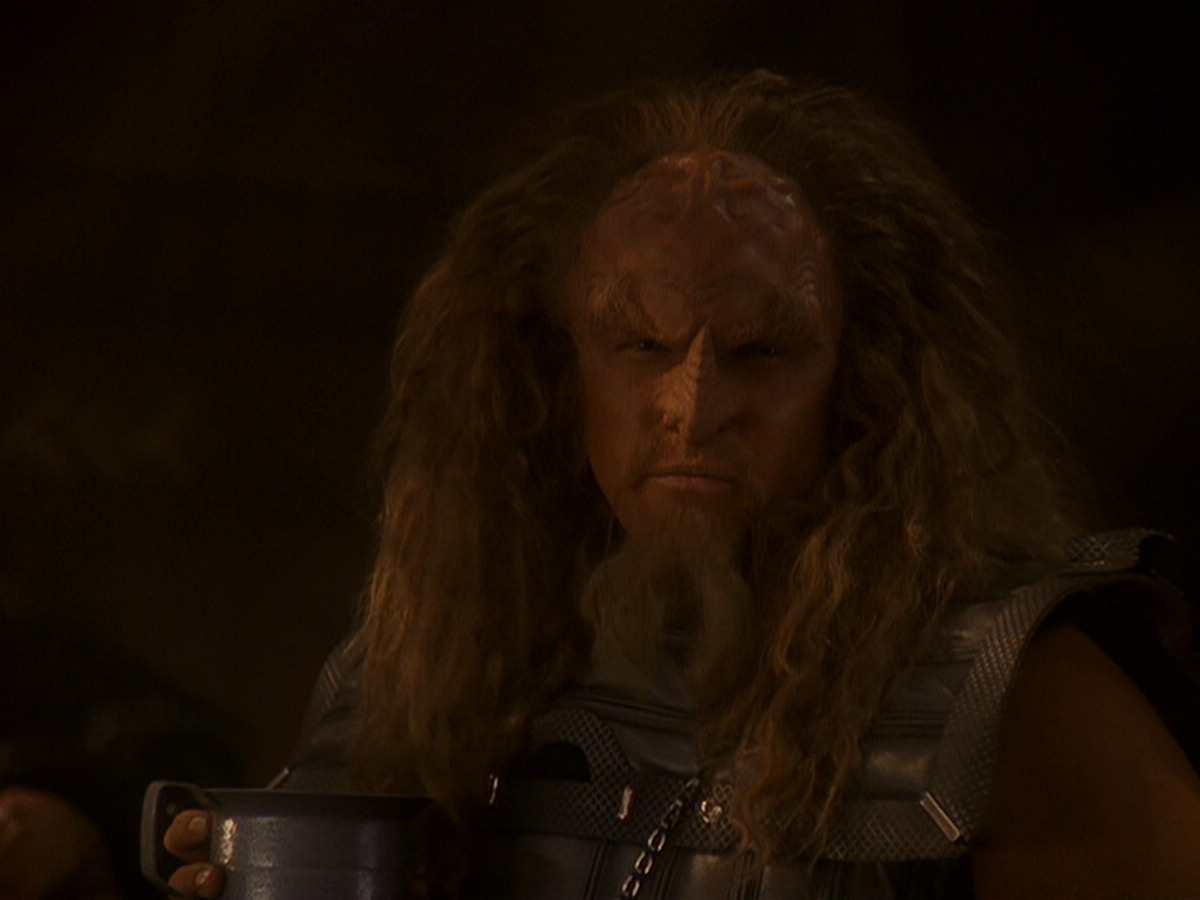 extant_StarTrek_DS9_5x21-SoldiersOfTheEmpire_01761.jpg