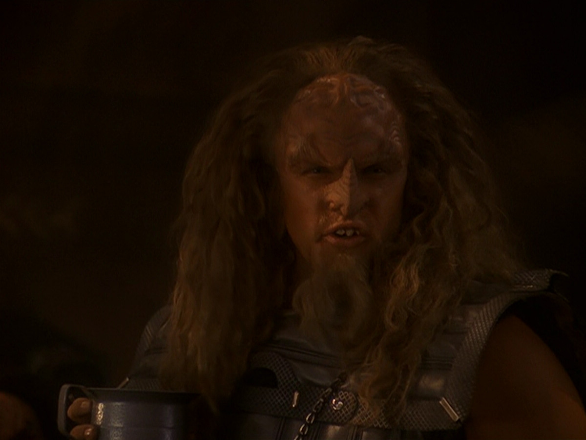 extant_StarTrek_DS9_5x21-SoldiersOfTheEmpire_01763.jpg