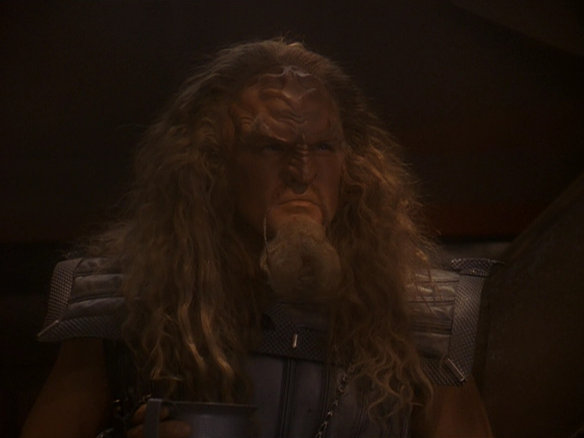 extant_StarTrek_DS9_5x21-SoldiersOfTheEmpire_02309.jpg