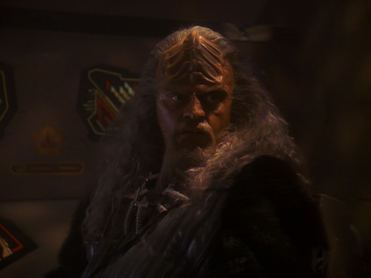 extant_StarTrek_DS9_5x21-SoldiersOfTheEmpire_02664.jpg