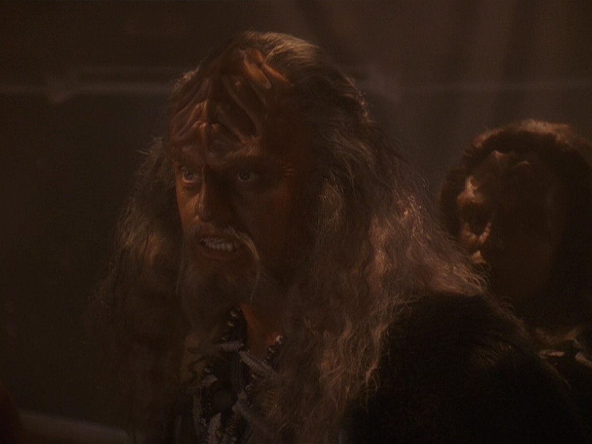 extant_StarTrek_DS9_5x21-SoldiersOfTheEmpire_03227.jpg