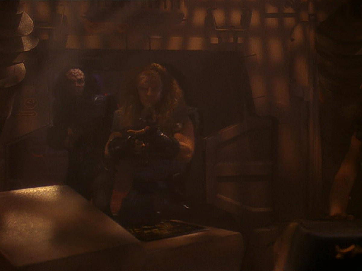 extant_StarTrek_DS9_5x21-SoldiersOfTheEmpire_03230.jpg