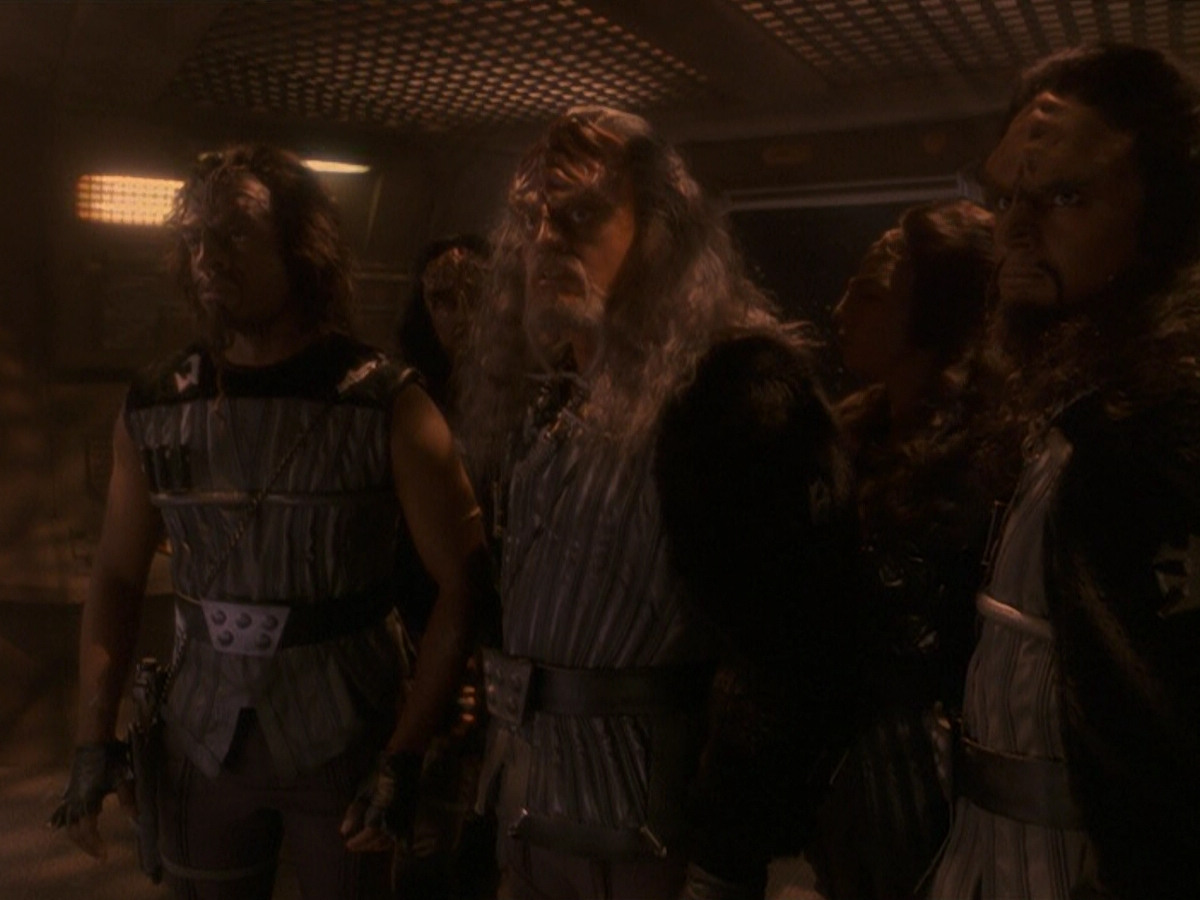 extant_StarTrek_DS9_5x21-SoldiersOfTheEmpire_03233.jpg