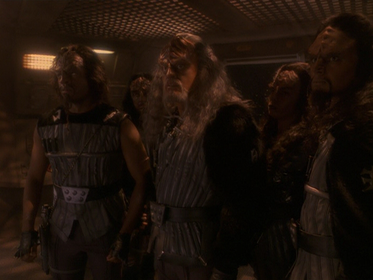 extant_StarTrek_DS9_5x21-SoldiersOfTheEmpire_03234.jpg
