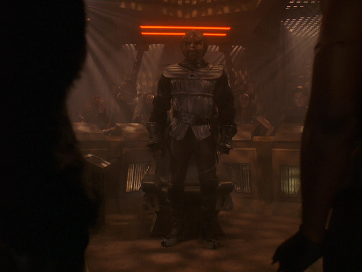 extant_StarTrek_DS9_5x21-SoldiersOfTheEmpire_03238.jpg