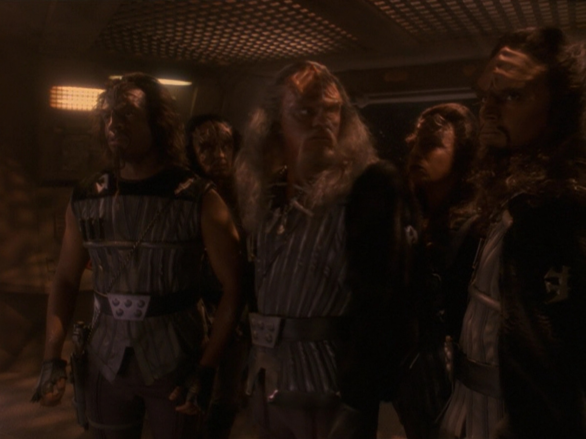 extant_StarTrek_DS9_5x21-SoldiersOfTheEmpire_03242.jpg