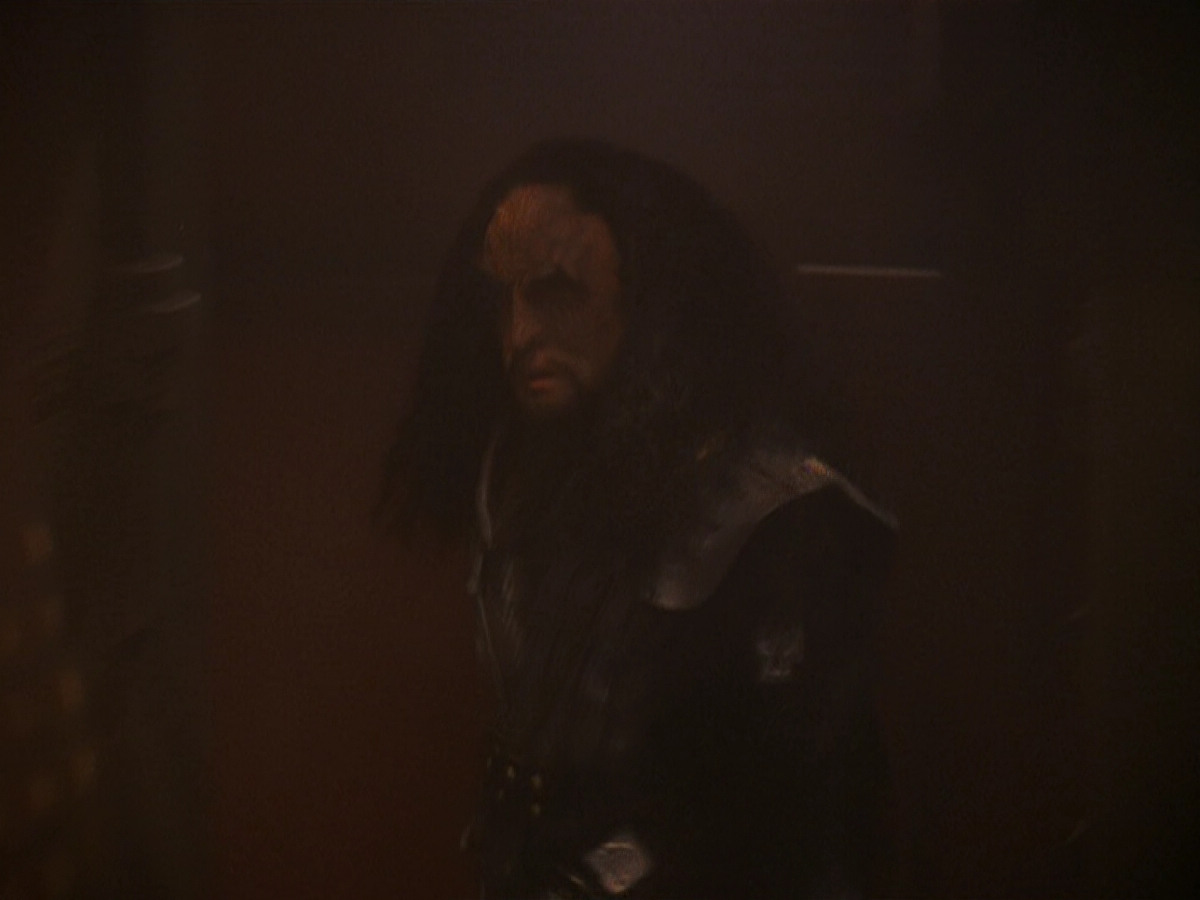 extant_StarTrek_DS9_5x21-SoldiersOfTheEmpire_03255.jpg