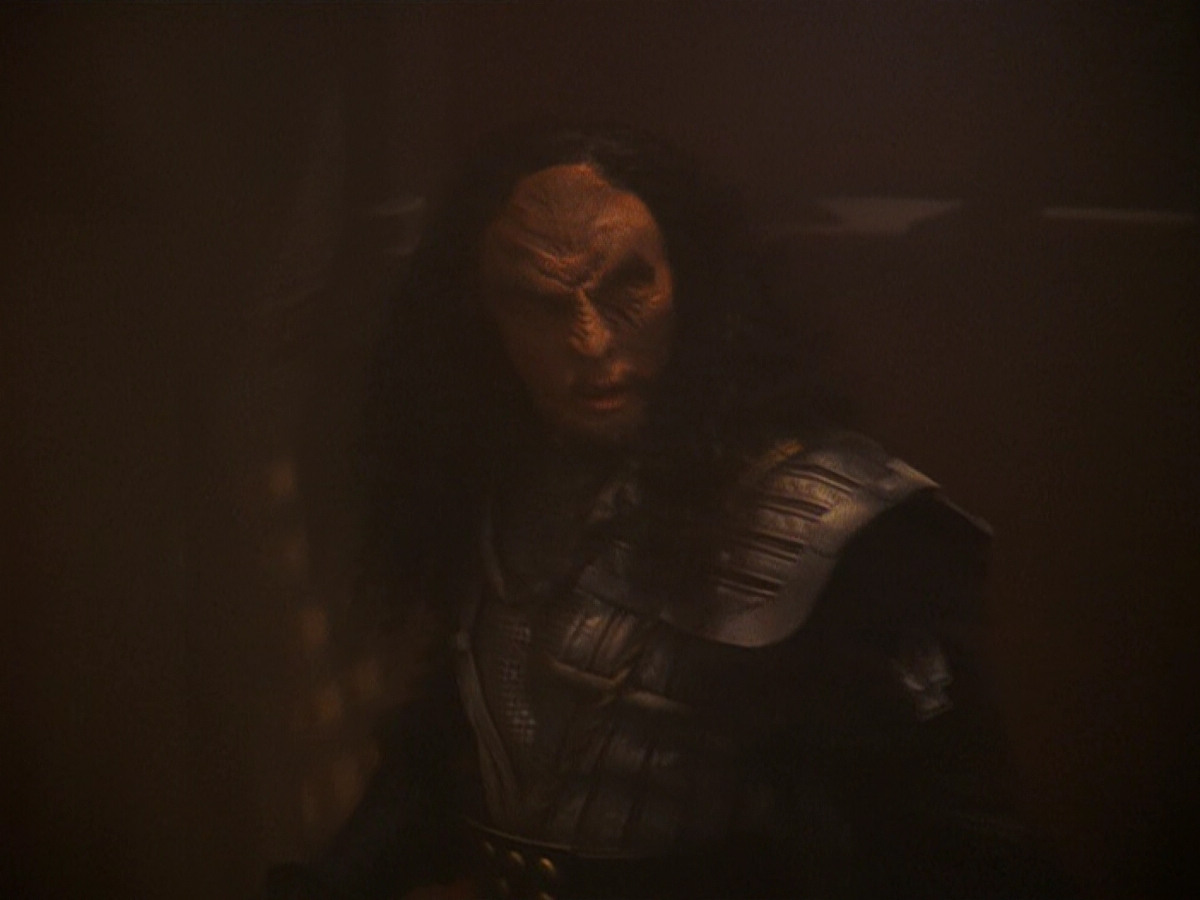 extant_StarTrek_DS9_5x21-SoldiersOfTheEmpire_03256.jpg
