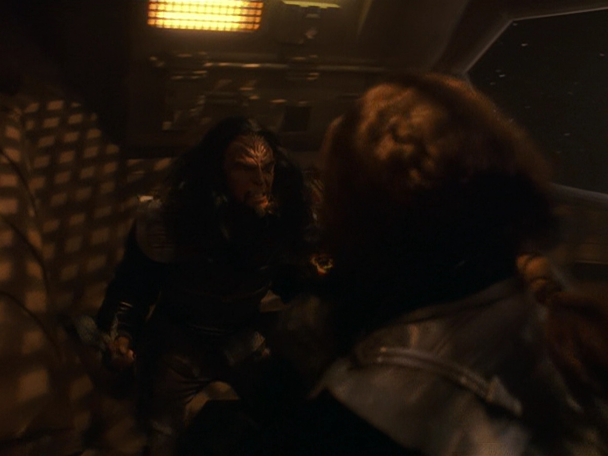 extant_StarTrek_DS9_5x21-SoldiersOfTheEmpire_03286.jpg