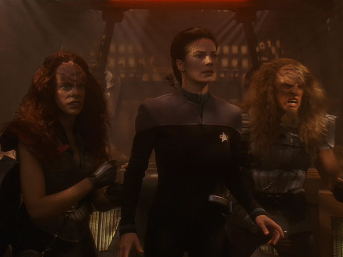 extant_StarTrek_DS9_5x21-SoldiersOfTheEmpire_03293.jpg