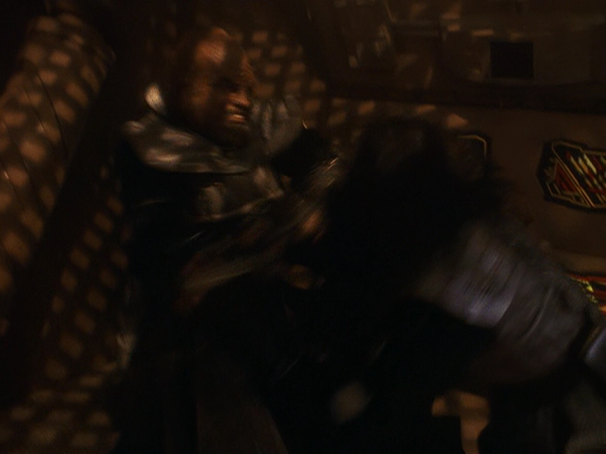 extant_StarTrek_DS9_5x21-SoldiersOfTheEmpire_03299.jpg