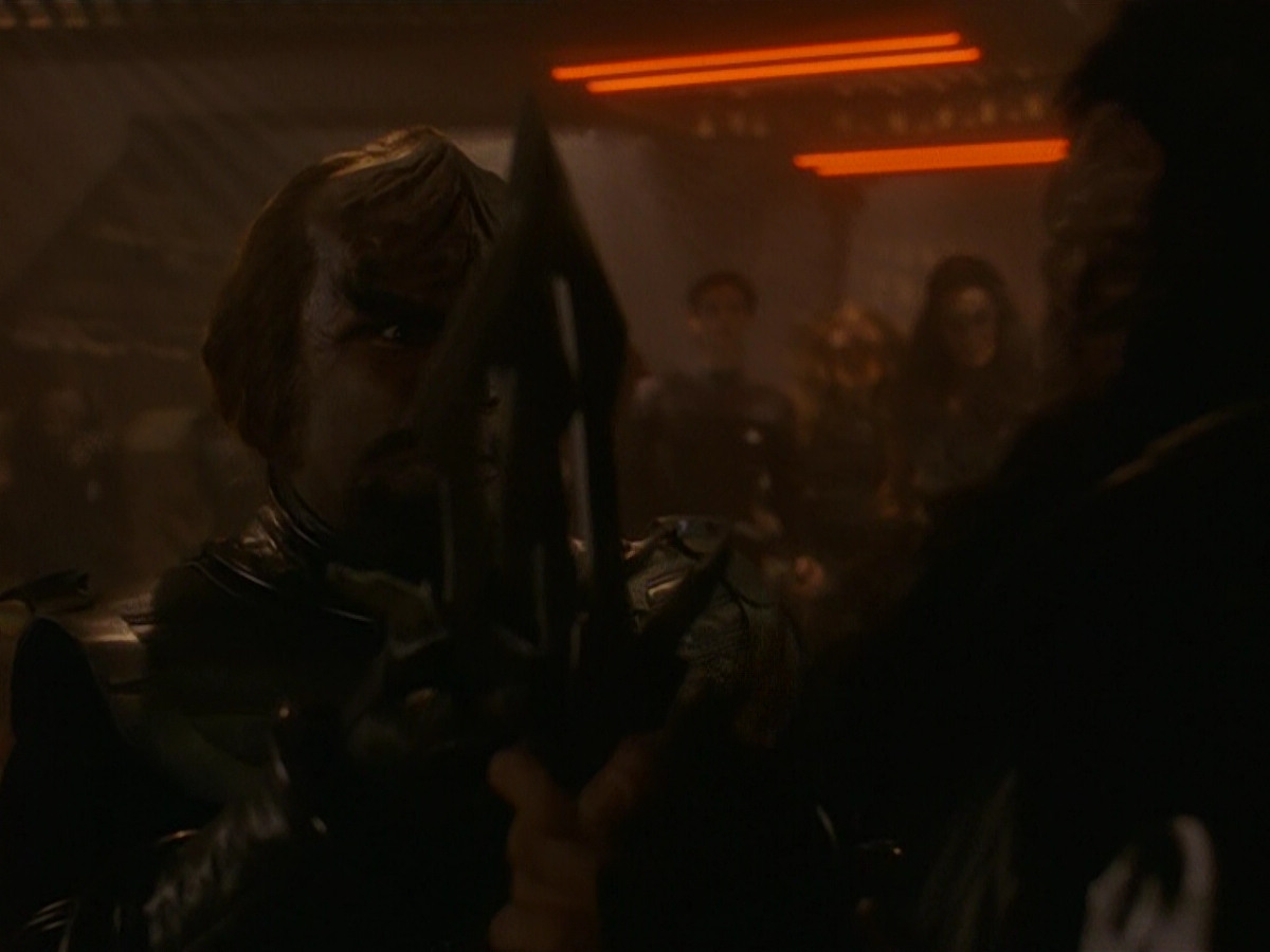 extant_StarTrek_DS9_5x21-SoldiersOfTheEmpire_03303.jpg