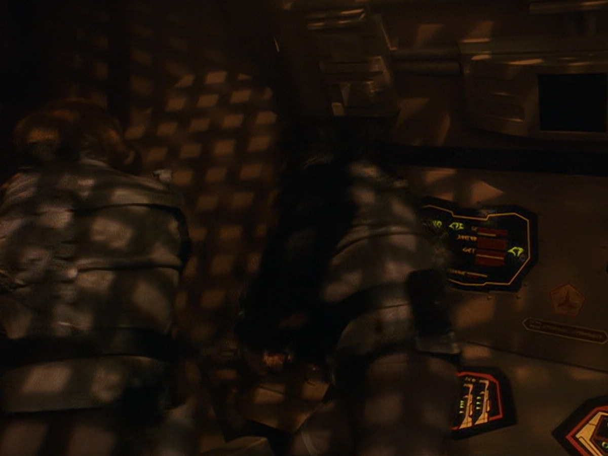 extant_StarTrek_DS9_5x21-SoldiersOfTheEmpire_03307.jpg