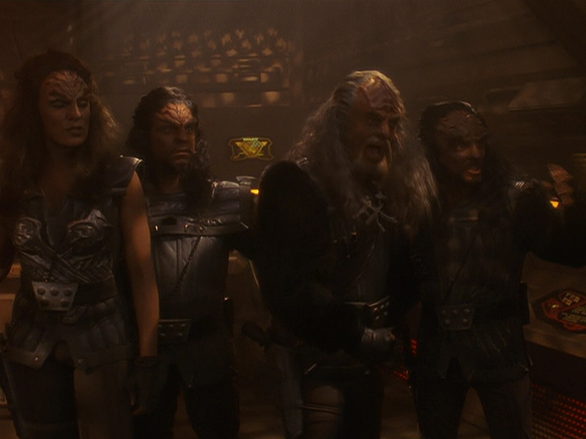 extant_StarTrek_DS9_5x21-SoldiersOfTheEmpire_03311.jpg