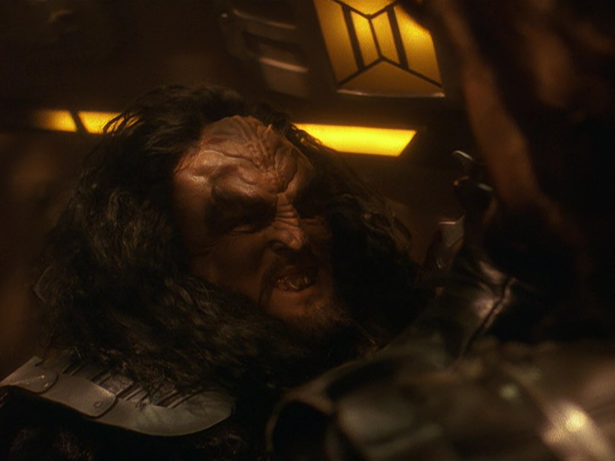 extant_StarTrek_DS9_5x21-SoldiersOfTheEmpire_03346.jpg