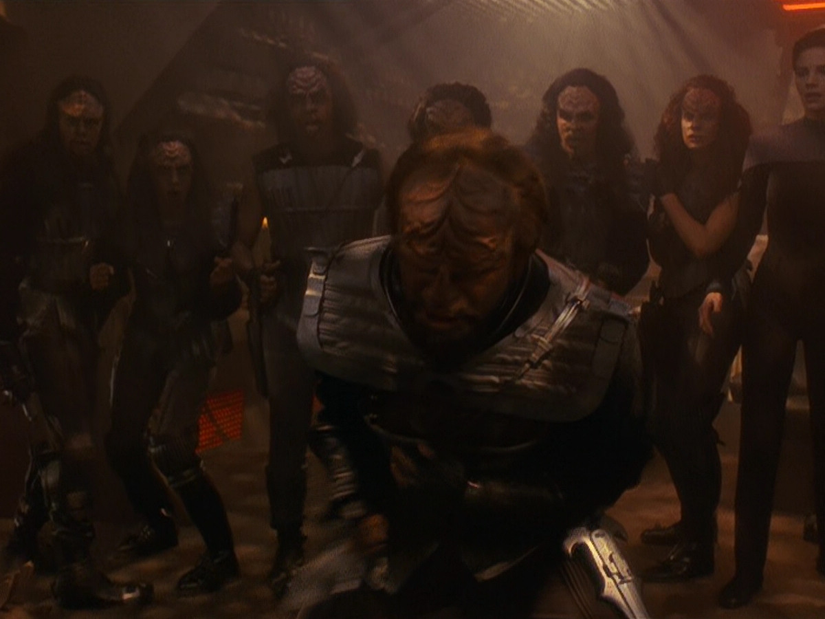 extant_StarTrek_DS9_5x21-SoldiersOfTheEmpire_03369.jpg