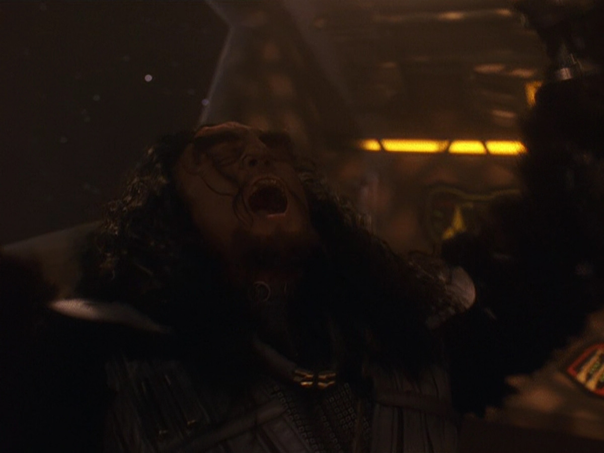 extant_StarTrek_DS9_5x21-SoldiersOfTheEmpire_03377.jpg