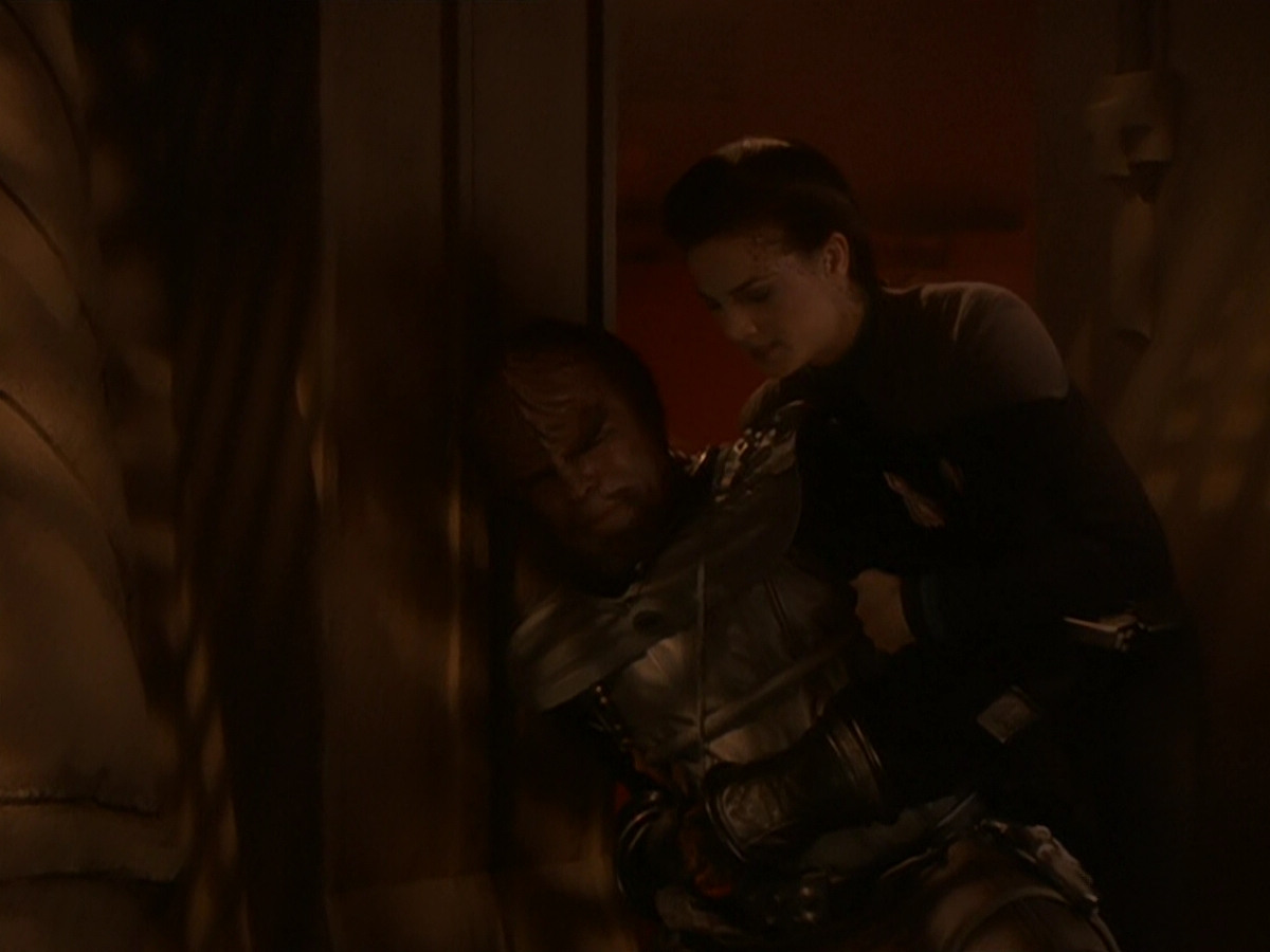extant_StarTrek_DS9_5x21-SoldiersOfTheEmpire_03418.jpg