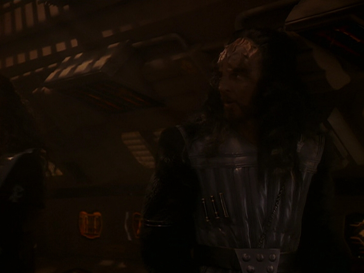 extant_StarTrek_DS9_5x21-SoldiersOfTheEmpire_03464.jpg