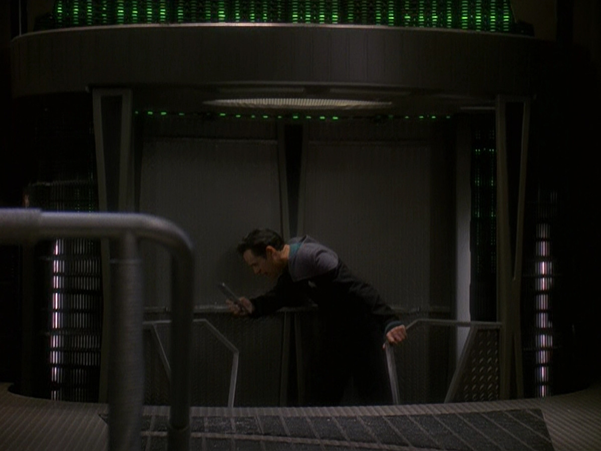 extant_StarTrek_DS9_5x21-SoldiersOfTheEmpire_03505.jpg