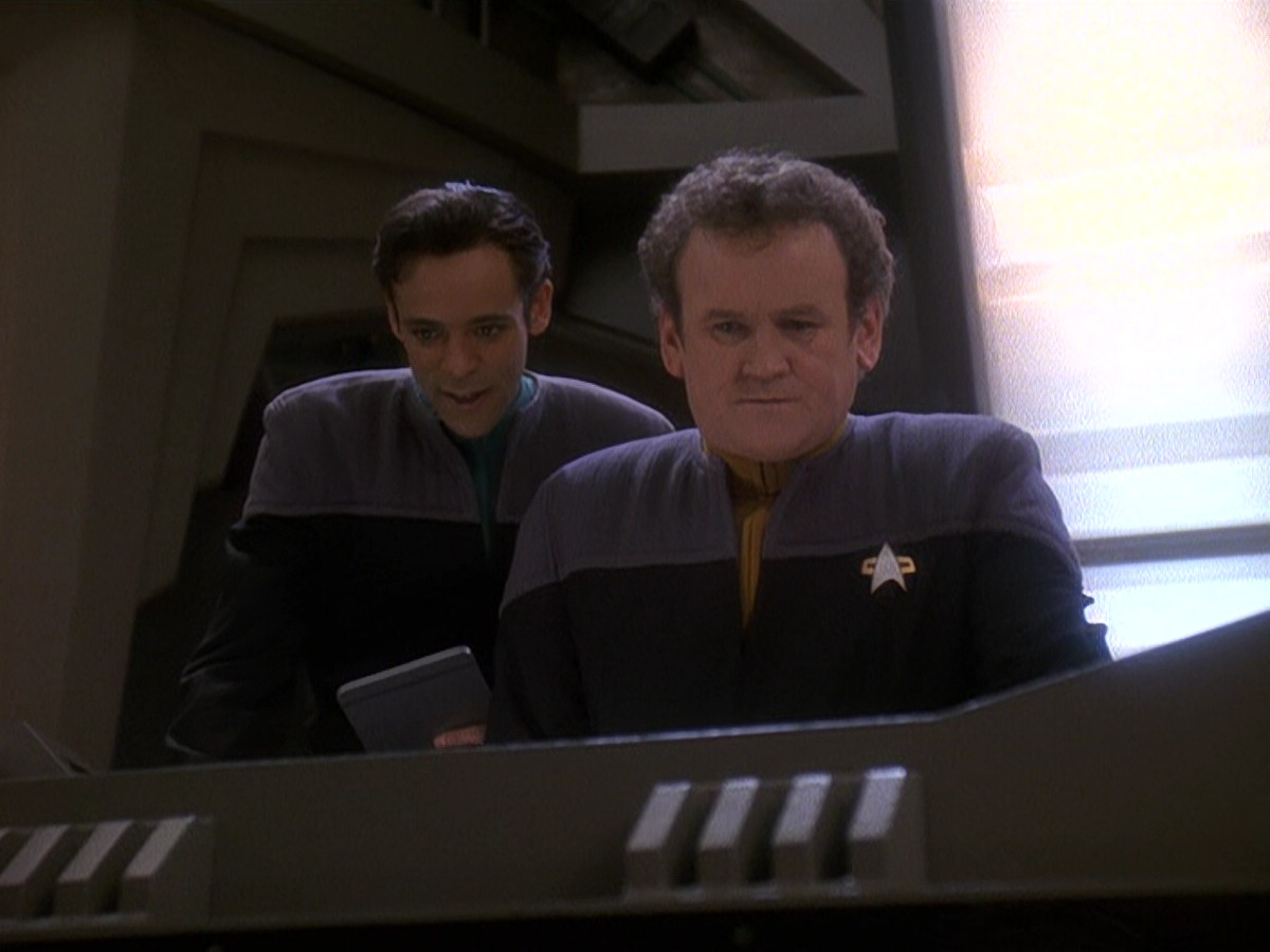 extant_StarTrek_DS9_5x21-SoldiersOfTheEmpire_03523.jpg