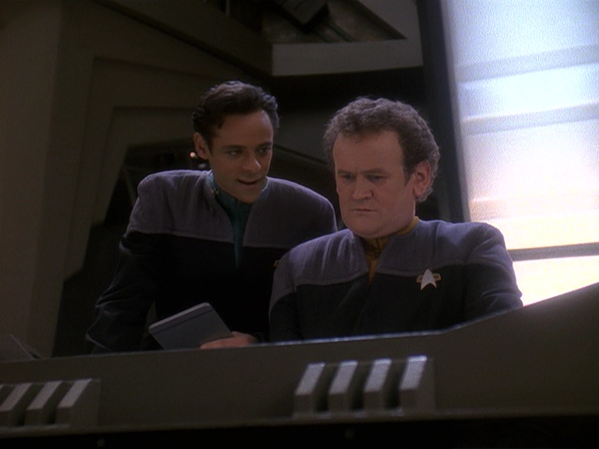 extant_StarTrek_DS9_5x21-SoldiersOfTheEmpire_03526.jpg