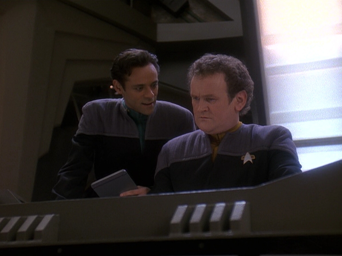 extant_StarTrek_DS9_5x21-SoldiersOfTheEmpire_03527.jpg