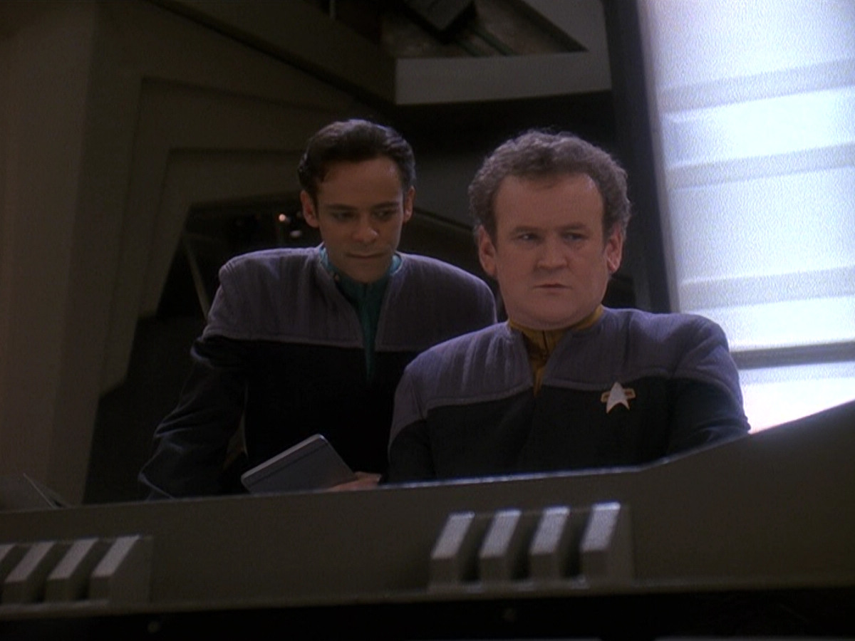 extant_StarTrek_DS9_5x21-SoldiersOfTheEmpire_03532.jpg