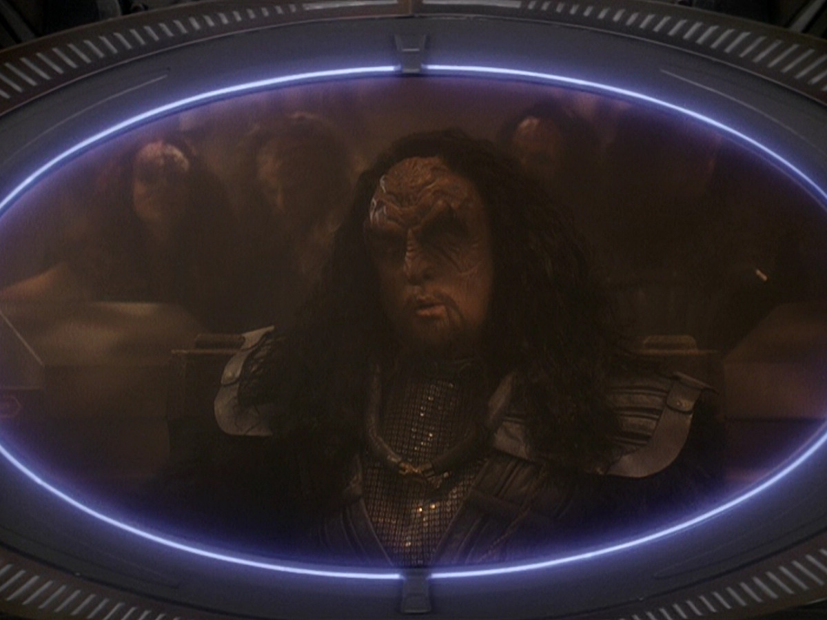 extant_StarTrek_DS9_5x21-SoldiersOfTheEmpire_03553.jpg