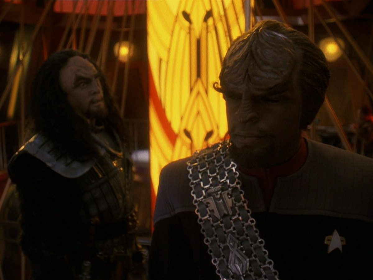 extant_StarTrek_DS9_5x21-SoldiersOfTheEmpire_03662.jpg