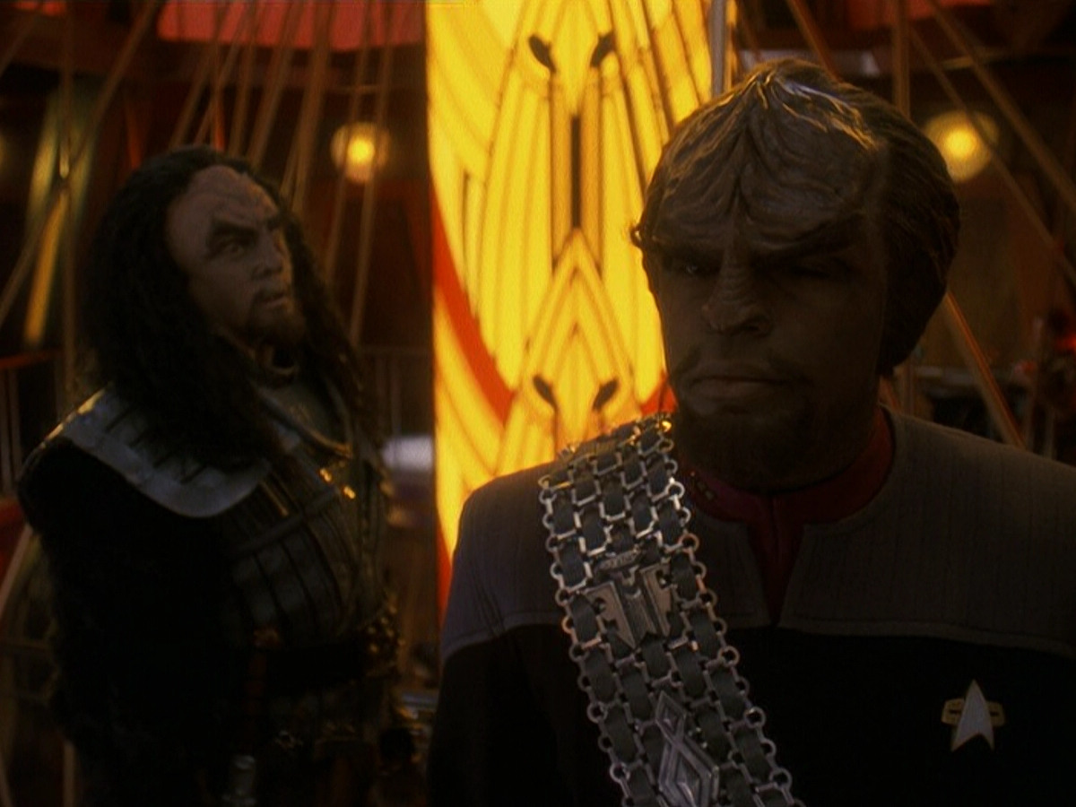extant_StarTrek_DS9_5x21-SoldiersOfTheEmpire_03669.jpg