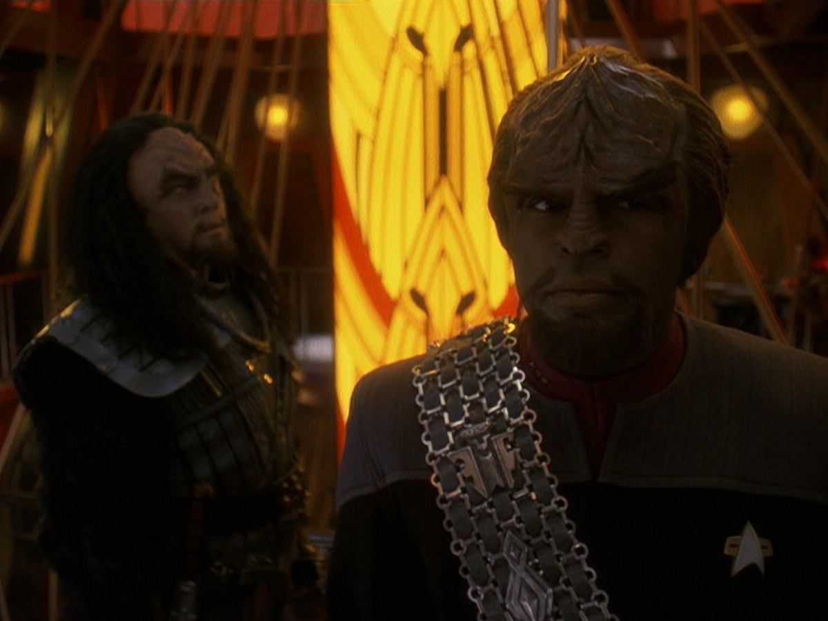 extant_StarTrek_DS9_5x21-SoldiersOfTheEmpire_03670.jpg