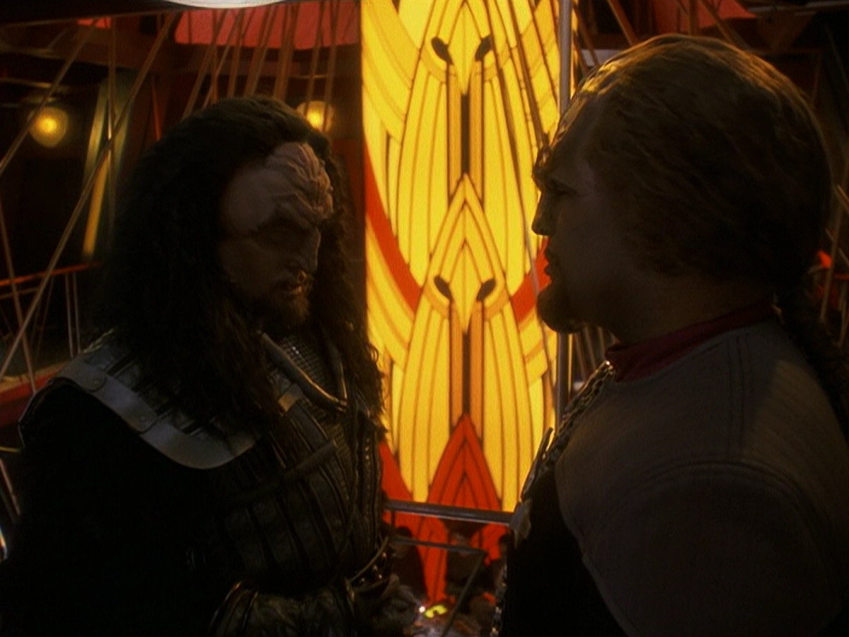 extant_StarTrek_DS9_5x21-SoldiersOfTheEmpire_03717.jpg